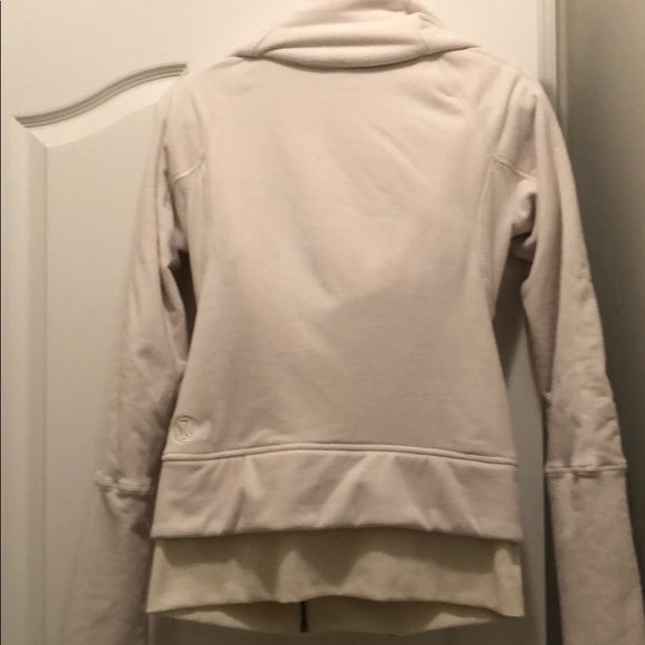 Cozy cream colour Lululemon sweater - Picture 4 of 4